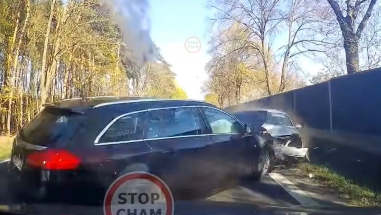 Czołowe zderzenie osobówek pod Poznaniem. LPR zabrała dwójkę dzieci do szpitala. Opublikowano nagranie